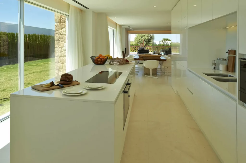 Fully equipped kitchen with island and Siemens appliances