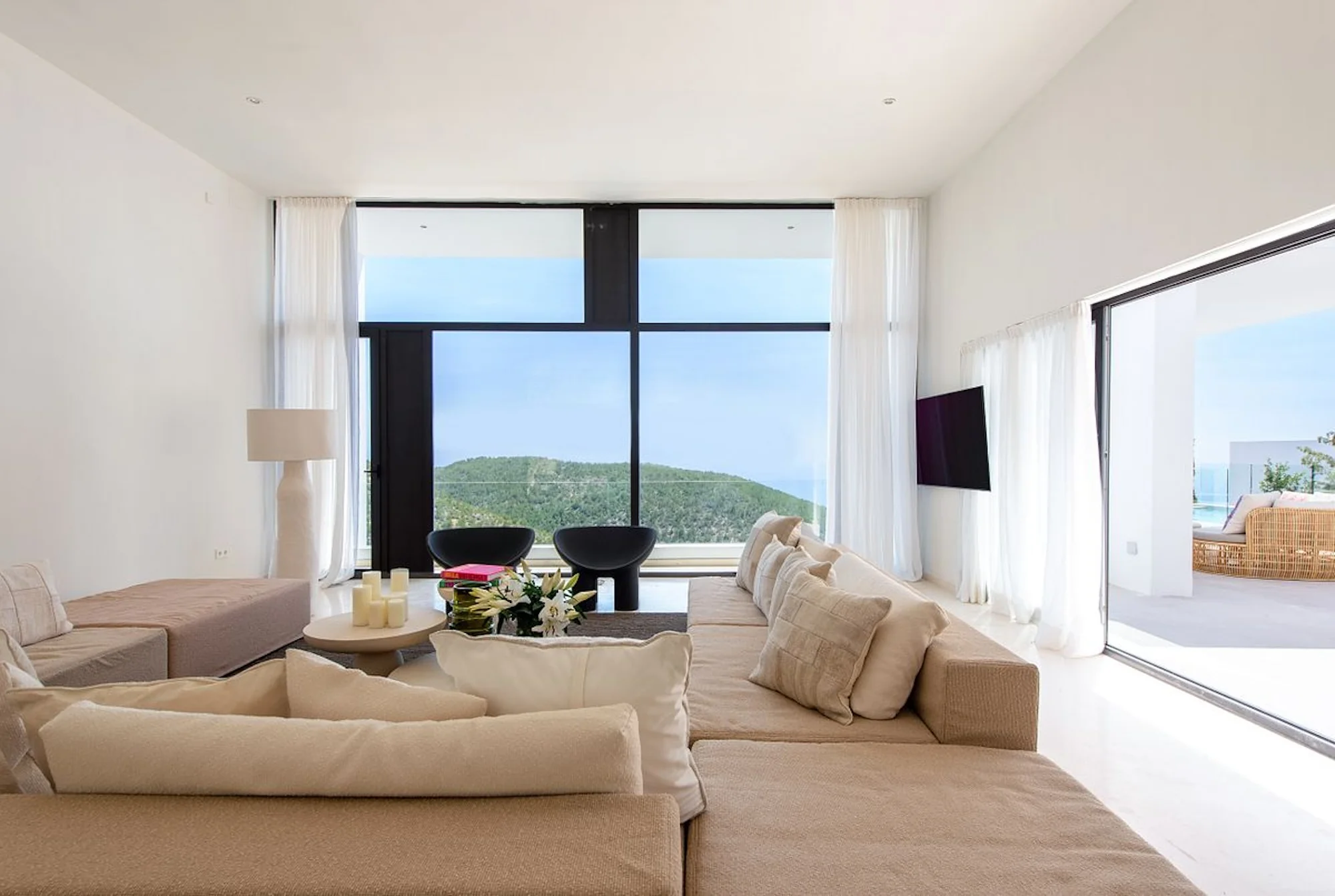 Bright living space with minimalist design and panoramic windows, Can Cypress