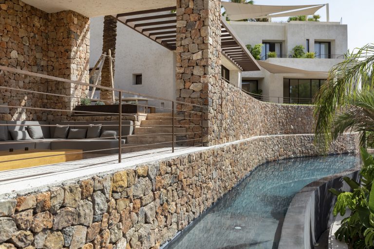 Situated on a 1.428 m2 plot with lush outdoor on a hilltop with mesmerizing panoramic views, this property resembles the epitome of exclusivity in the private community of Can Furnet, close to Ibiza town.